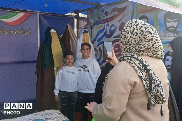 برپایی موکب «غرفه ولایت» توسط دانش‌آموزان انجمن‌های اسلامی فیروزکوه