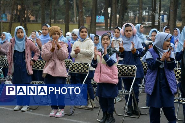 حضور خادمان رضوی در مدرسه قدر بهارستان‌دو