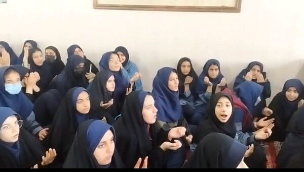  تقدیر از فعالین حجاب و عفاف در دبیرستان شاهد تکتم
