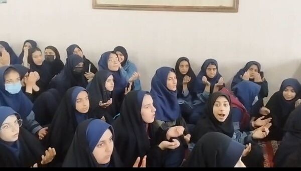  تقدیر از فعالین حجاب و عفاف در دبیرستان شاهد تکتم