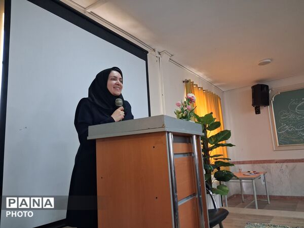 همگامی مدرسه و خانواده در کارگاه آموشی دبیرستان نمونه وکیلی ۱۰