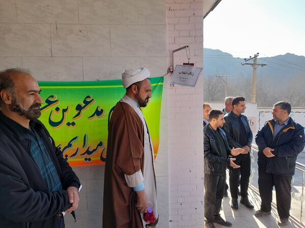 نواخته شدن زنگ گلبانگ انقلاب اسلامی در دبیرستان پگاه روستای مارکده