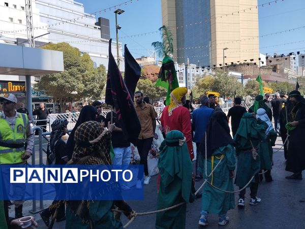 حضور جاماندگان اربعین حسینی در جوار امام مهربانی‌ها