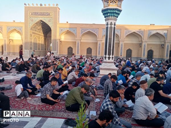 قرائت دعای عرفه در زیارتگاه شهید آیت الله مدرس