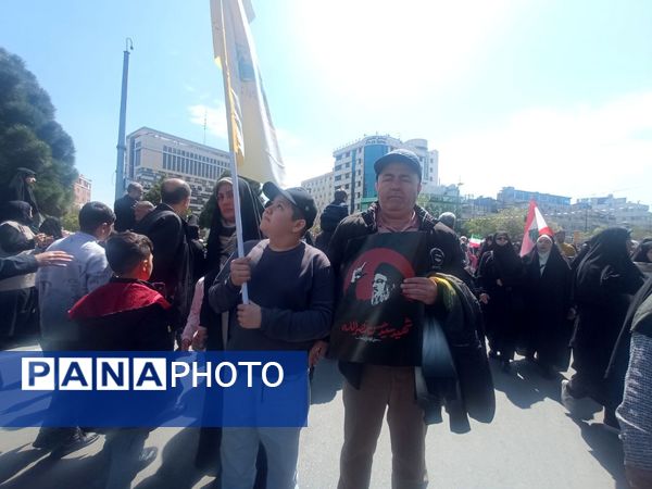 حضور پرشور مشهدی‌ها در راهپیمایی روز قدس؛ فریاد حمایت از فلسطین