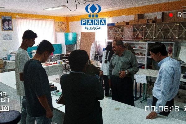 بازدید معاون آموزشی دهگلان از آزمایشگاه دبیرستان پروین اعتصامی و تاکید بر تجهیز و توسعه امکانات علمی