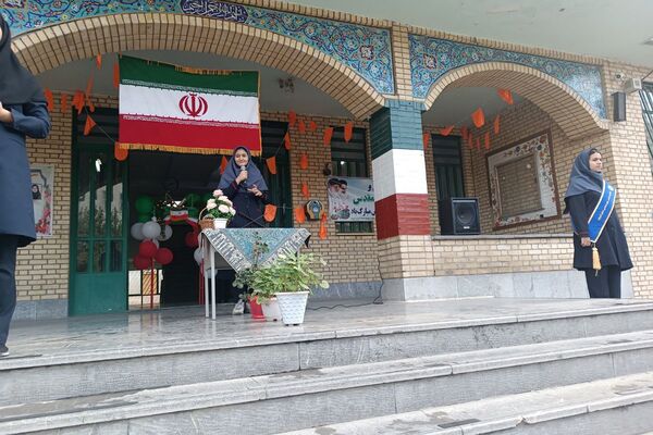 از درس تا دفاع مقدس،دانش آموزان پای کار یاد شهدا با طنین صدای زنگ مقاومت و ایثار 