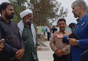 حضور معاون تشکیلات سازمان دانش‌آموزی کشور در گلزار شهدای دانش‌آموز و خرابه‌های مدرسه شجره طیبه میناب
