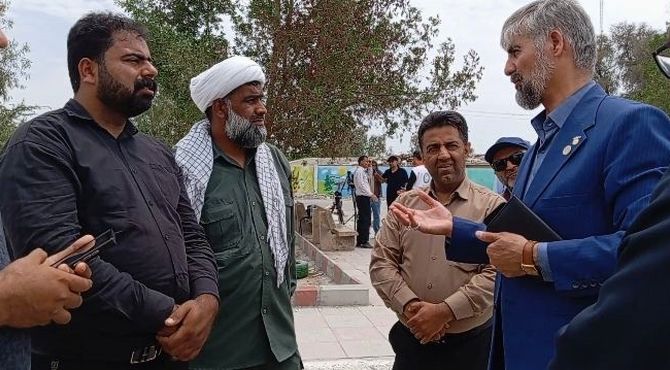 حضور معاون تشکیلات سازمان دانش‌آموزی کشور در گلزار شهدای دانش‌آموز و خرابه‌های مدرسه شجره طیبه میناب