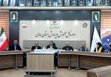 نشست دانش‌آموزان پیشتاز و پانا با مسئولان آموزش و پرورش همدان