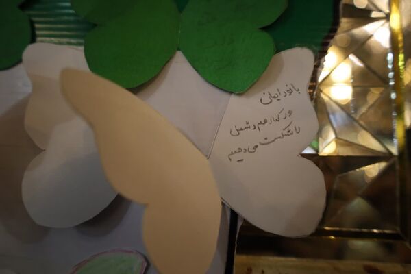  دورهمی دختران با قرائت سوره مبارکه فتح در رواق دارالذکر سومین حرم اهل بیت (ع)
