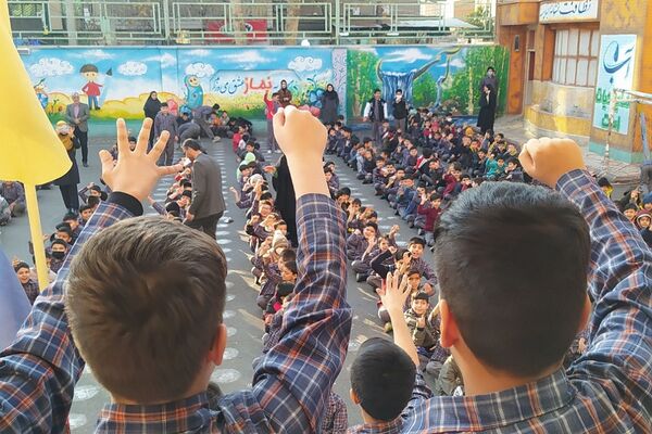 طنین مهر علوی در مدارس پیشوا؛ گرامیداشت میلاد مولود کعبه و روز پدر