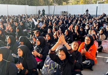 جشن ولادت حضرت زینب(س) و روز پرستار در دبیرستان شهید تیمسار فلاحی کرج