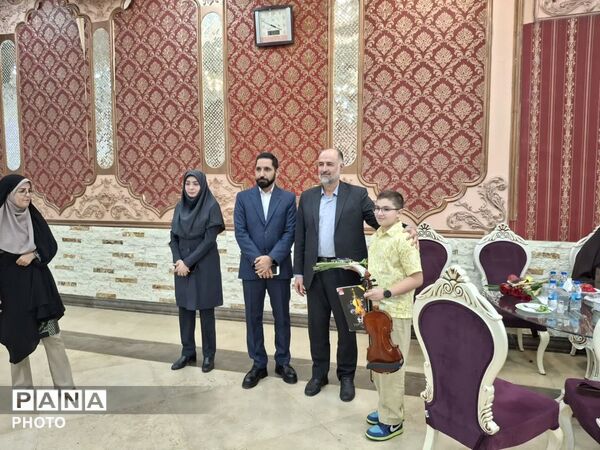  مدیران ابتدایی و مسئولان منطقه ۴ به استقبال سال تحصیلی رفتند