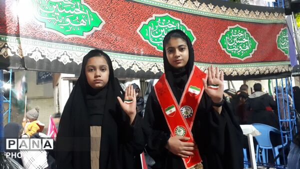حضور پرشور پیشتازان سازمان دانش‌آموزی ابرکوه در تجمعات شبانه