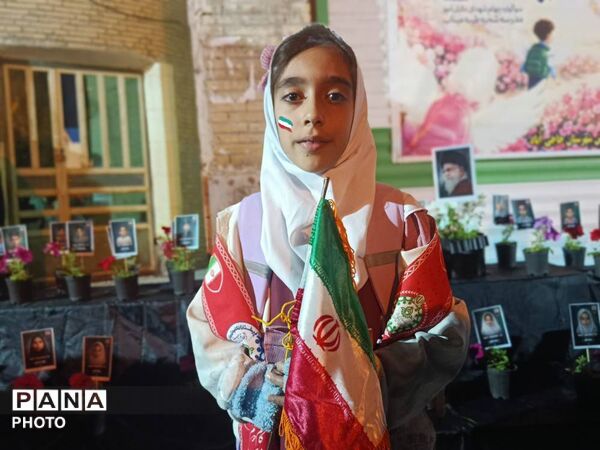 حضور پرشور مردم حاجی‌آباد در آیین‌ گرامیداشت شهدای انقلاب و دانش‌آموزان شجره طیبه