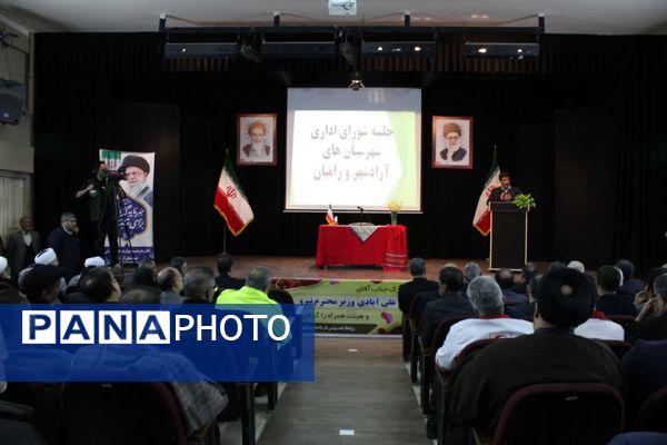 وزیر نیرو برای افتتاح پروژه‌های دهه فجر وارد آزادشهر شد