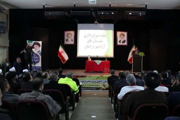 وزیر نیرو برای افتتاح پروژه‌های دهه فجر وارد آزادشهر شد