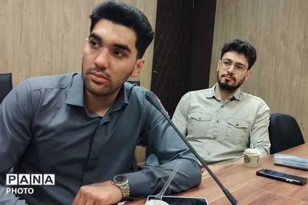 بزرگداشت هفته معلم و تقدیر از خدمات ارزنده مشاوران در بهارستان‌دو