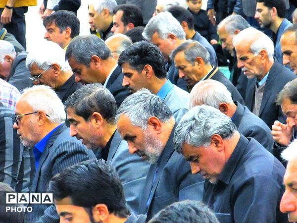 نماز جماعت همزمان با اربعین رهبر شهید انقلاب اسلامی