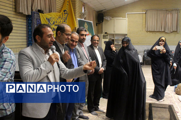 اعزام نخستین گروه از دختران دانش‌آموز ناحیه یک قم به اردوی راهیان نور