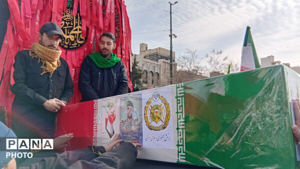 ما تا آخر ایستاده ایم