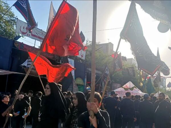 اجتماع عظیم عاشقان حسینی در مراسم خیمه سوزان