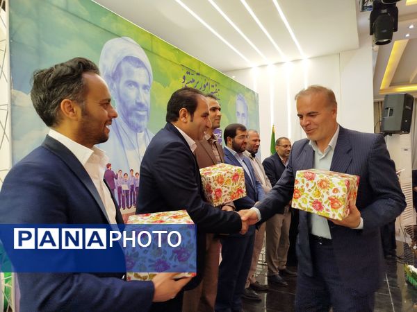 مراسم تقدیر از فعالان امور تربیتی در تالار آوین ملارد 