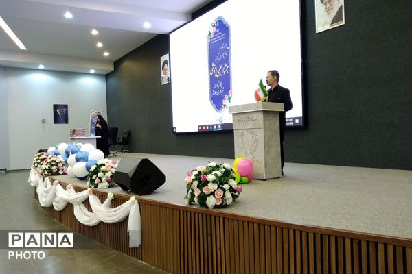 تقدیر از برگزیدگان استانی و منطقه‌‌ای مسابقات علمی پژوهشی 