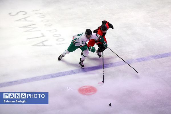 دیدار تیم ملی هاکی روی یخ ایران و تیم جوانان