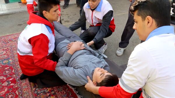 برگزاری مانور متمرکز استانی زلزله و ایمنی همزمان با سراسر کشور در مدرسه نیکان ناحیه 2 کرج 