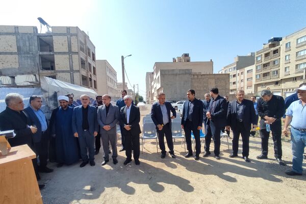 آیین کلنگ زنی مدرسه دوازده کلاسه در شهرک سبحان