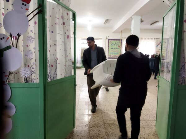 فضاسازی اردوی تمشک توسط دانش‌آموزان و فرهنگیان شهر راز
