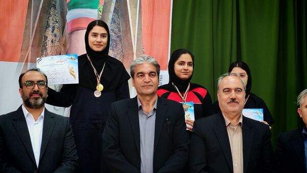 مسابقات ورزشی شطرنج دانش آموزان دوره دوم