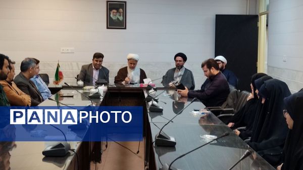 دیدار کادر آموزشی مدارس و دانش‌آموزان با امام جمعه شهرستان ساوه