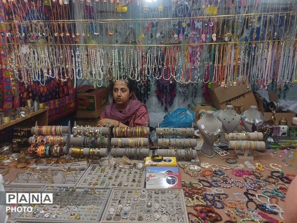 نمایشگاه گل و گیاه و سوغات در همدان