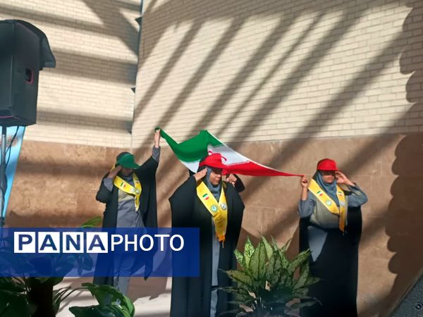 آئینه‌ای از مهر و همدلی در جشن عاطفه‌های دبیرستان پاکنژاد یزد