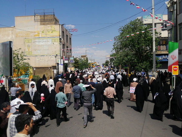 راهپیمایی نمازگزاران جمعه قم در حمایت از عملیات وعده صادق و طرح نور