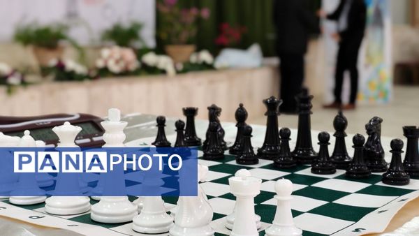مسابقات ورزشی شطرنج دانش آموزان دوره دوم