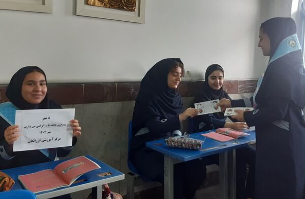 جشن عاطفه‌ها در دبیرستان فرزانگان قائمشهر