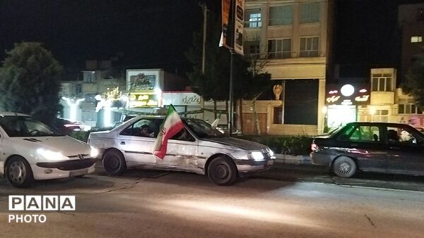 بلوار فضل پرشور از ماشین هایی با پرچم ایران 
