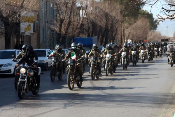 مراسم نمادین ورود امام خمینی(ره) در فرودگاه شهید صدوقی یزد