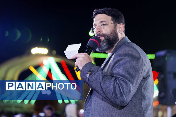 همخوانی سرود «سلام یا مهدی» با حضور ابوذر روحی در مسجد جمکران