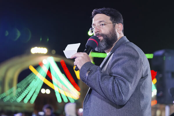 همخوانی سرود «سلام یا مهدی» با حضور ابوذر روحی در مسجد جمکران
