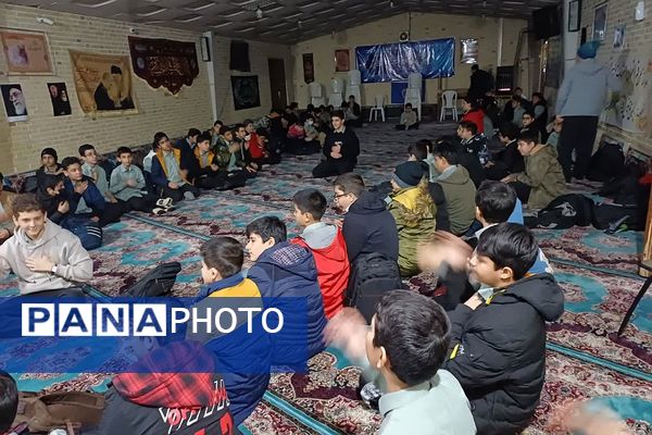 حضور پرشور دانش‌آموزان دانش‌آموزان دبیرستان شهید بهشتی ناحیه 2 شهرری در مراسم شهادت حضرت زهرا(س)