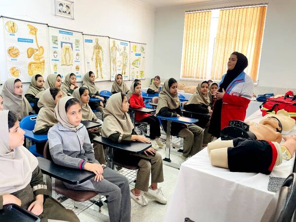  مراسم گرامیداشت هفته پدافند غیر عامل در آموزشگاه آیت الله غفاری 