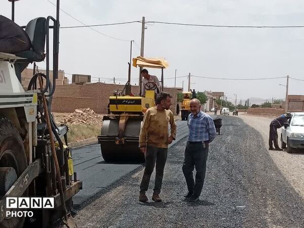 آغاز عملیات آسفالت جاده فدافن به کاشمر گامی بلند در توسعه زیرساخت‌های روستایی
