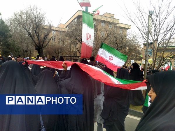 ثبت شکوه انقلاب از قاب دوربین در همدان