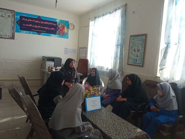دومین جلسه شورای دانش آموزی در مدرسه تکتم خلیل آباد 