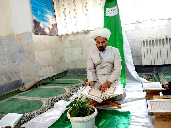 برپایی محفل قرآنی در دبیرستان دارالزهرا(س) قم